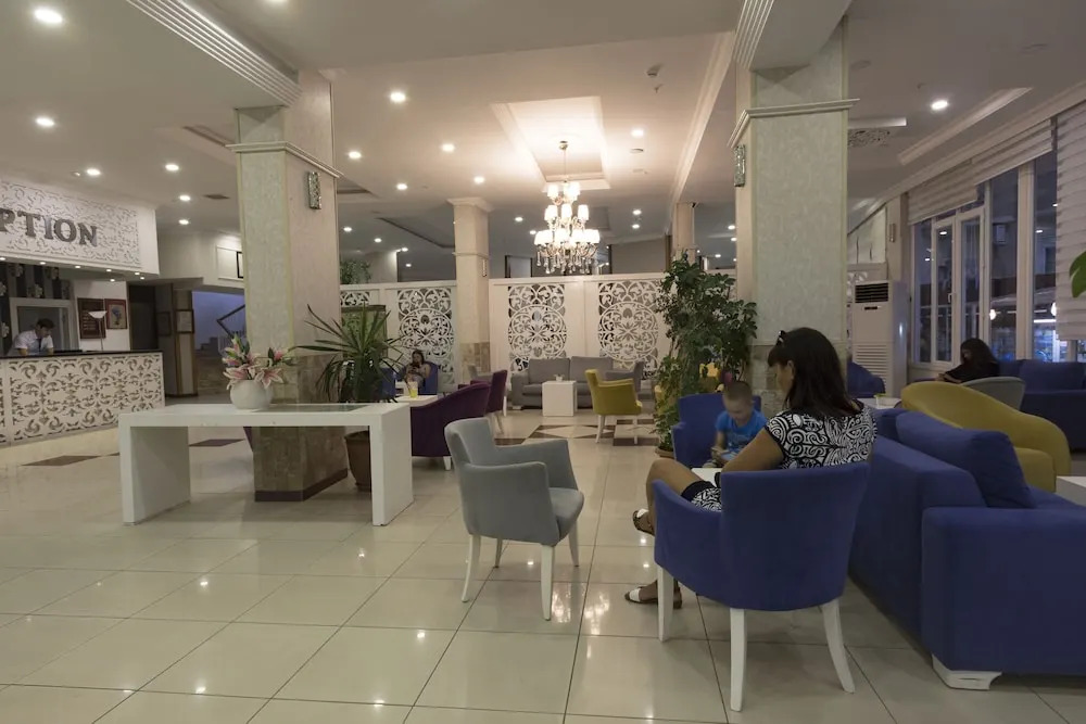 Окурджалар: Grand Paradise Hotel