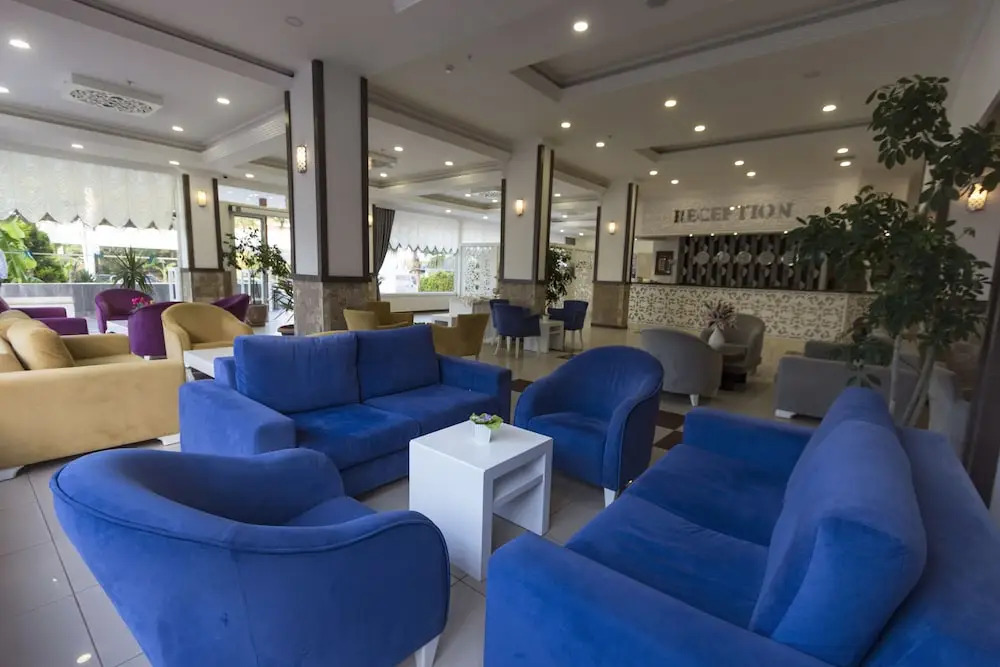 Окурджалар: Grand Paradise Hotel