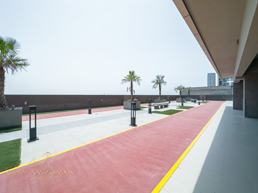 Дубай: Апартаменты Marco Polo - Sleek Studio With Lake And Burj Khalifa Views