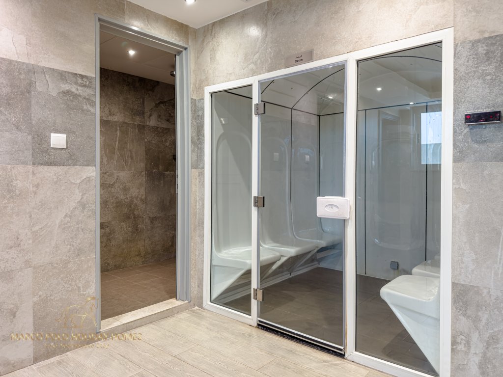 Дубай: Апартаменты Marco Polo - Sleek Studio With Lake And Burj Khalifa Views