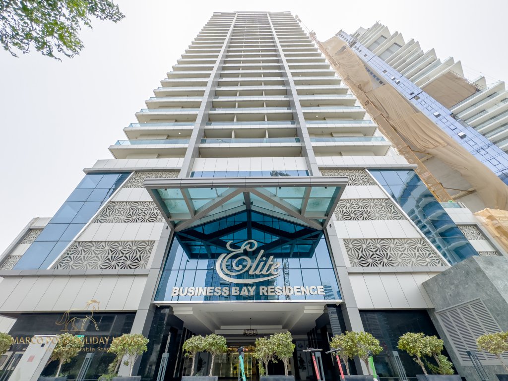 Дубай: Апартаменты Marco Polo - Sleek Studio With Lake And Burj Khalifa Views