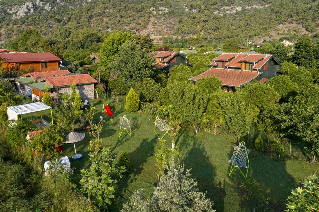 Кемер: Bed&Breakfast Flora Pansiyon