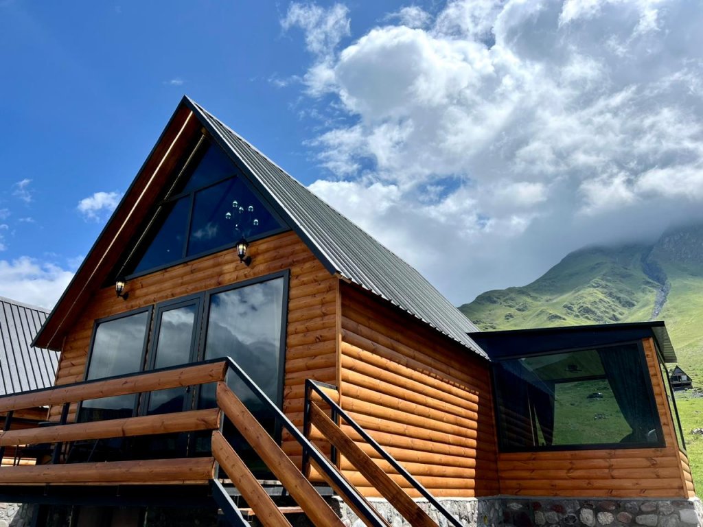 Степанцминда: Шале Kazbegi Inn Cottages