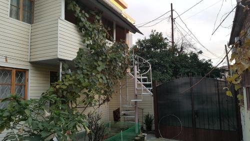 Гагра: Guest house Uyt