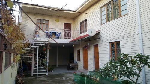Гагра: Guest house Uyt