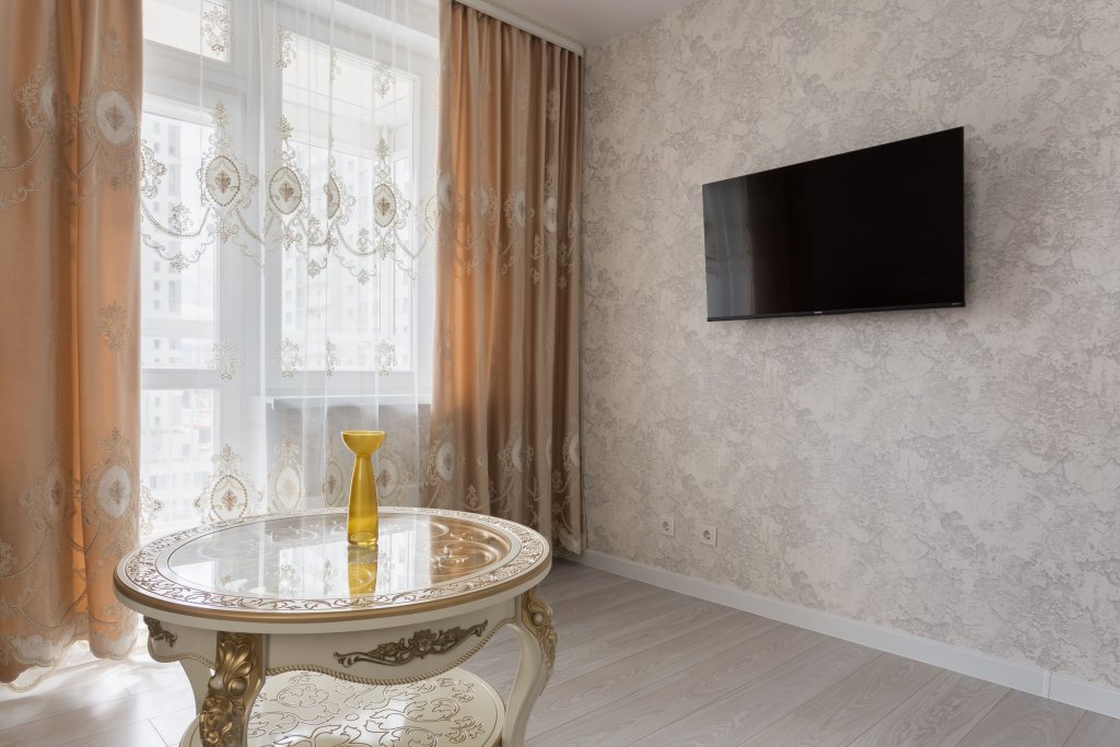 Красноярск: Квартира RentHouse на 9 Мая 83