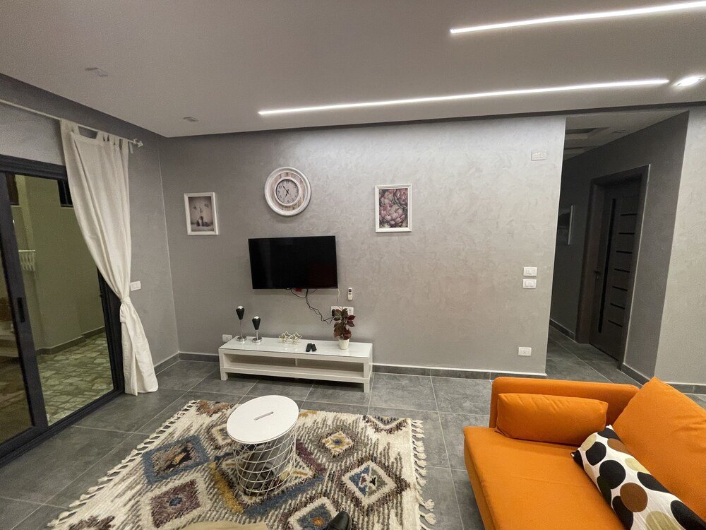 Lovely 2-bed Apartment in Kafr Nassar — фото 6