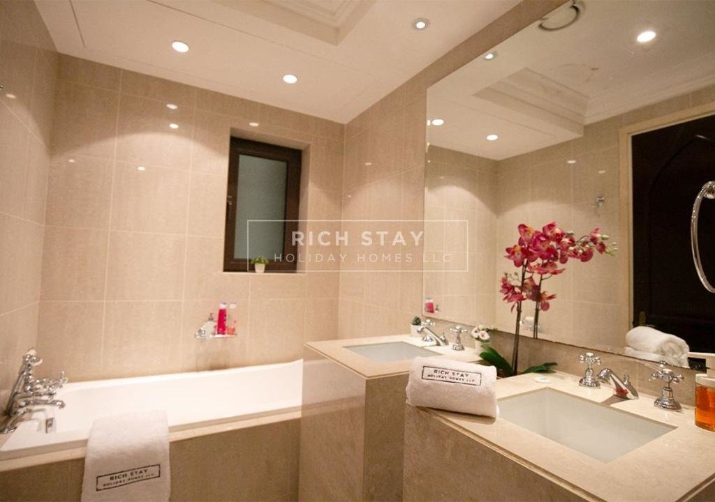 Дубай: Spectacular 2BR in Souk Al Bahar, Downtown with Burj & Dubai Mall view by Rich Stay