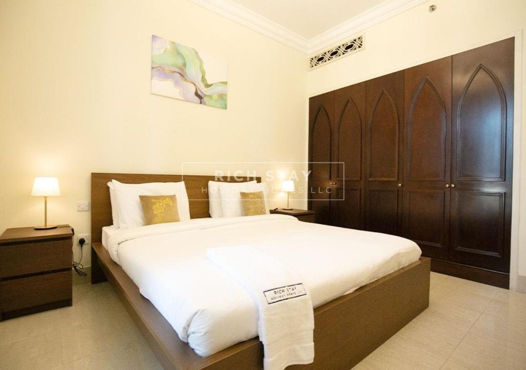 Дубай: Spectacular 2BR in Souk Al Bahar, Downtown with Burj & Dubai Mall view by Rich Stay