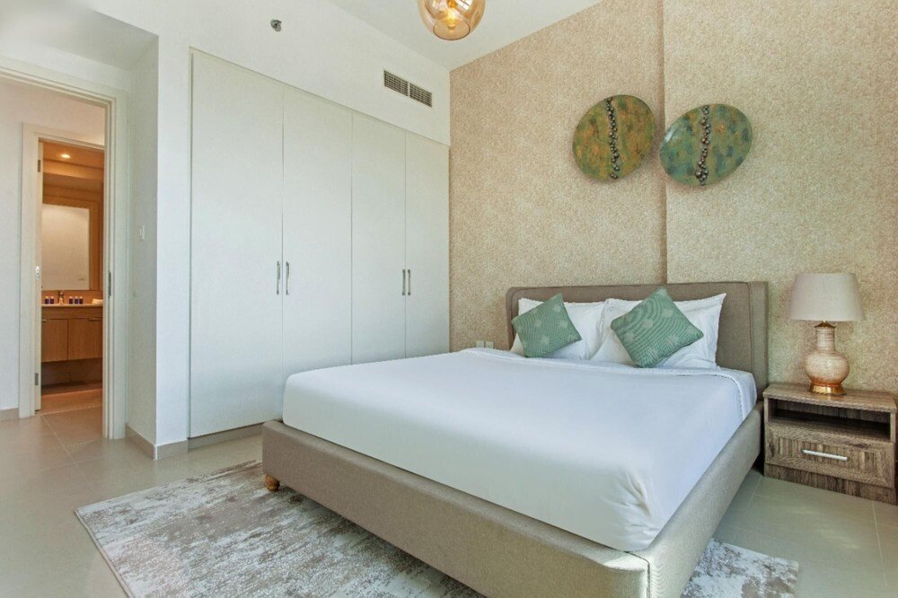 Дубай: 1 BR w Golf Course View Dubai South