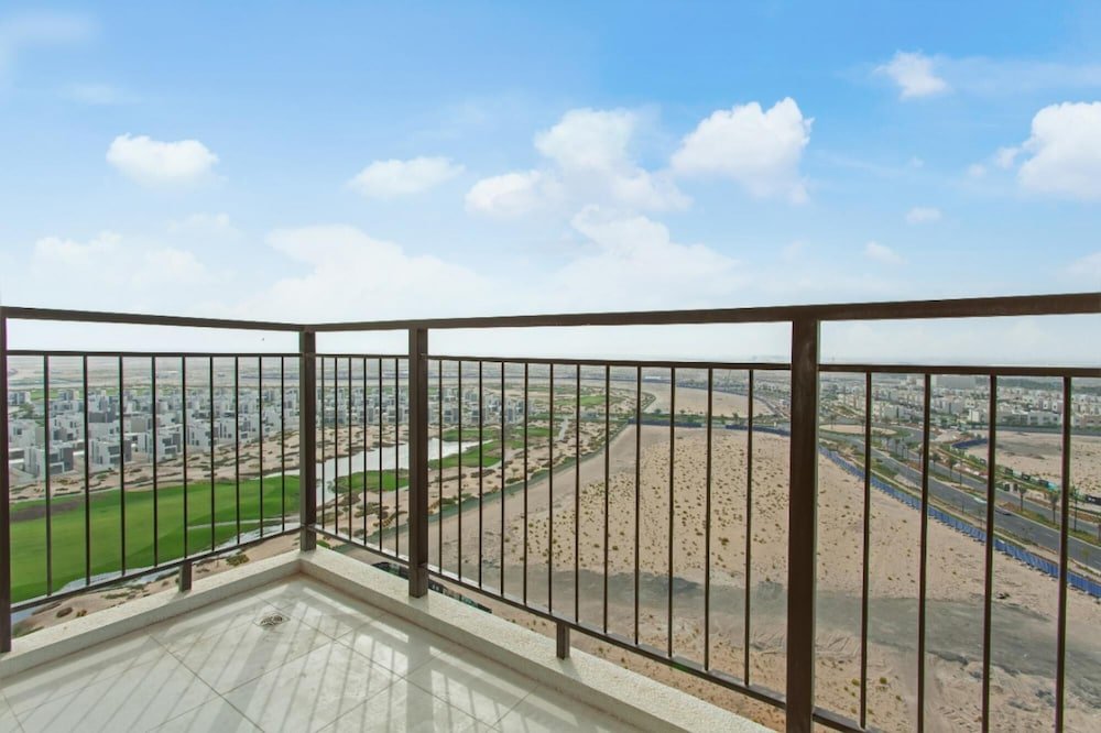 Дубай: 1 BR w Golf Course View Dubai South