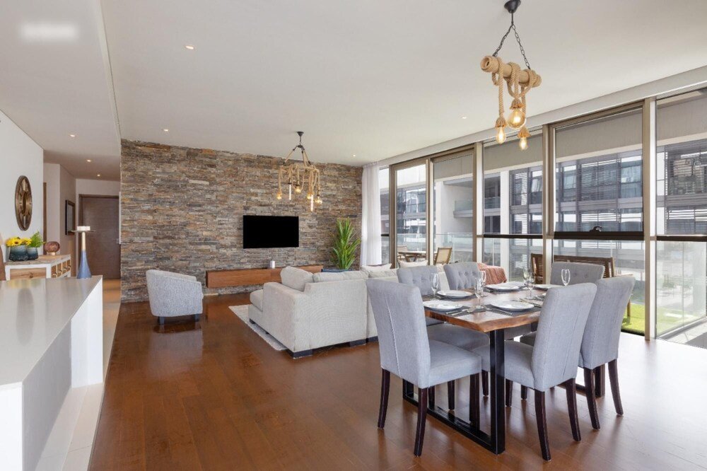Дубай: 7 Min to Beach 2 BR City Walk