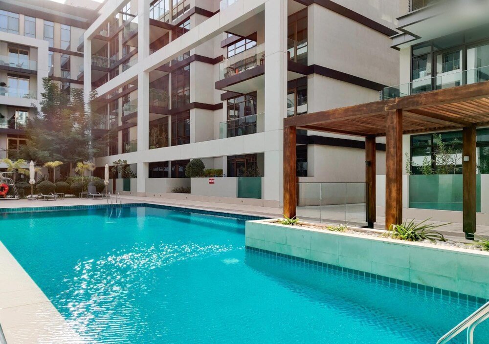 Дубай: 7 Min to Beach 2 BR City Walk
