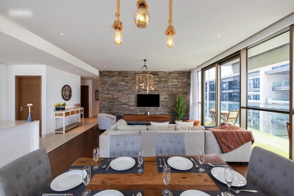 Дубай: 7 Min to Beach 2 BR City Walk