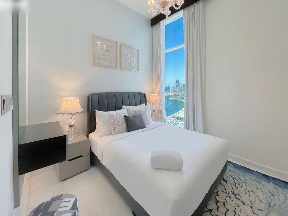 Дубай: Chic 3BR Apt Near Dubai Mall