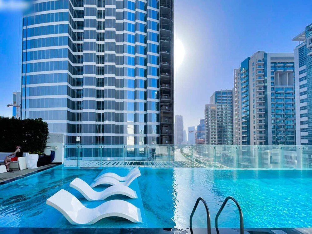 Дубай: Chic 3BR Apt Near Dubai Mall