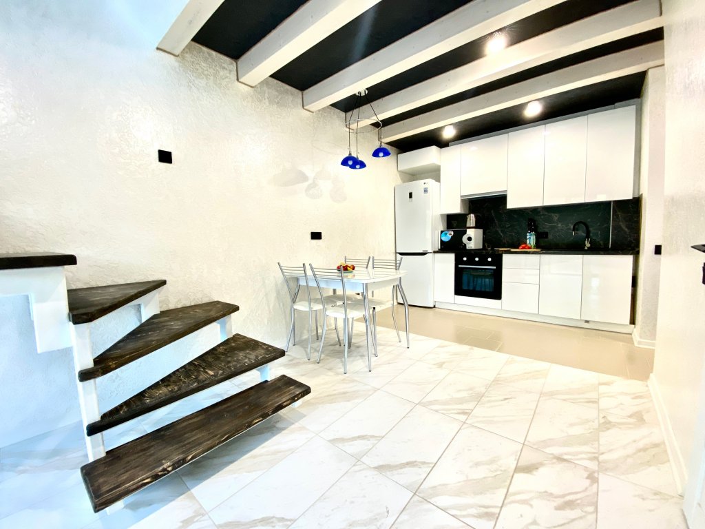 Вардане: 13 Orange Apart Dvukhurovnevye S Basseynom Apartments