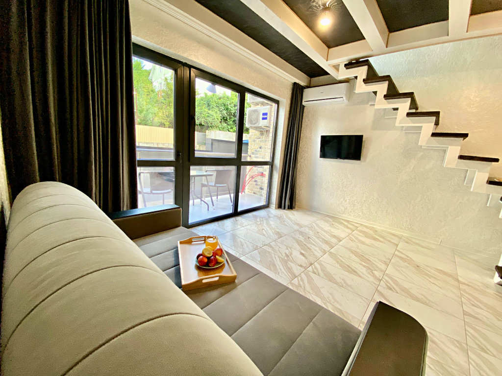 Вардане: 13 Orange Apart Dvukhurovnevye S Basseynom Apartments