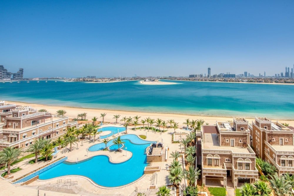 Дубай: Luxury Palm Property w Beach Sea View