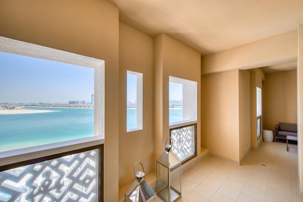 Дубай: Luxury Palm Property w Beach Sea View