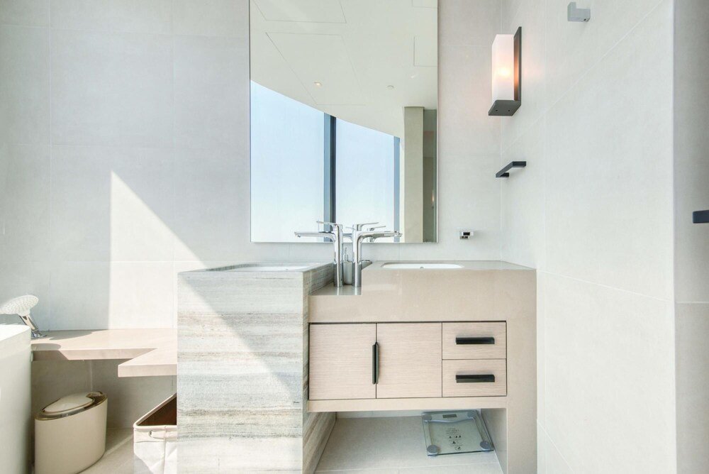 Дубай: Exclusive Beachfront 4BR Maid The Address JBR