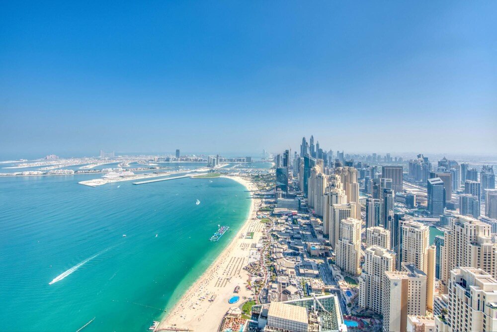 Дубай: Exclusive Beachfront 4BR Maid The Address JBR