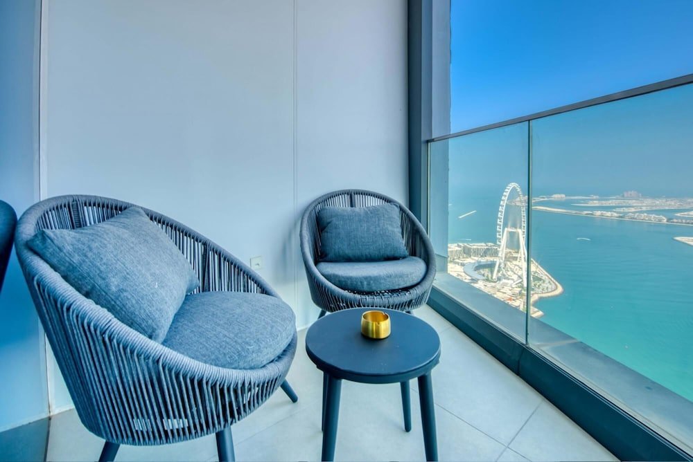 Дубай: Exclusive Beachfront 4BR Maid The Address JBR