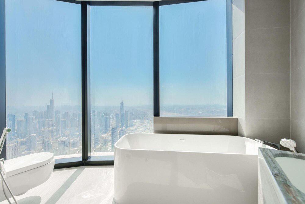 Дубай: Exclusive Beachfront 4BR Maid The Address JBR