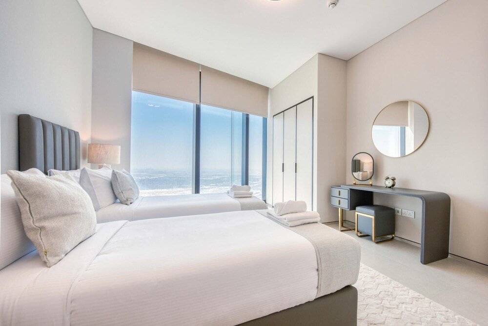 Дубай: Exclusive Beachfront 4BR Maid The Address JBR
