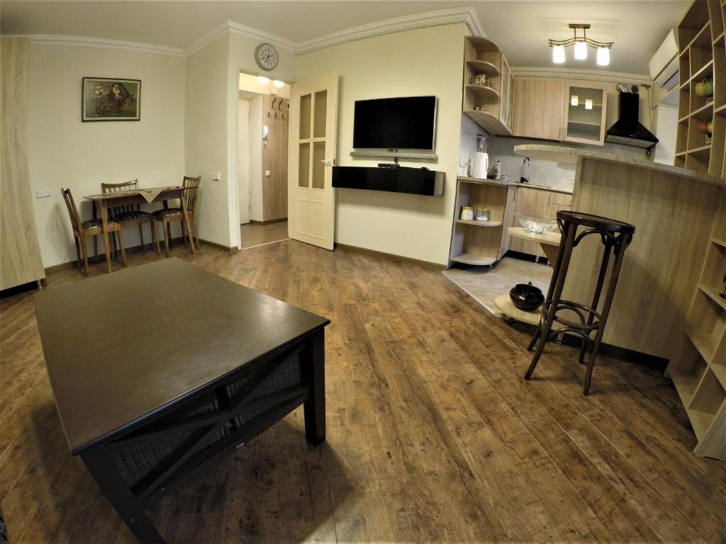 Studio apartment in Yerevan City Center — фото 2
