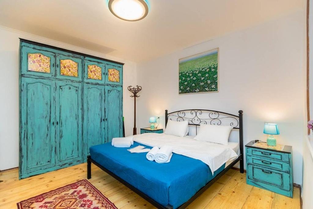 Тбилиси: Wehost Apartment with Ethnic Design