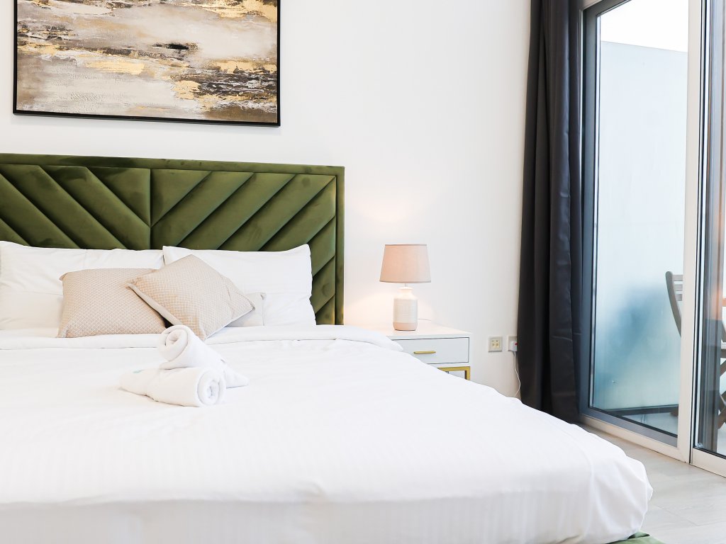 Дубай: Elite LUX Holiday Homes - Bloom Studio | Luxury Meets Leisure in JVC Dubai