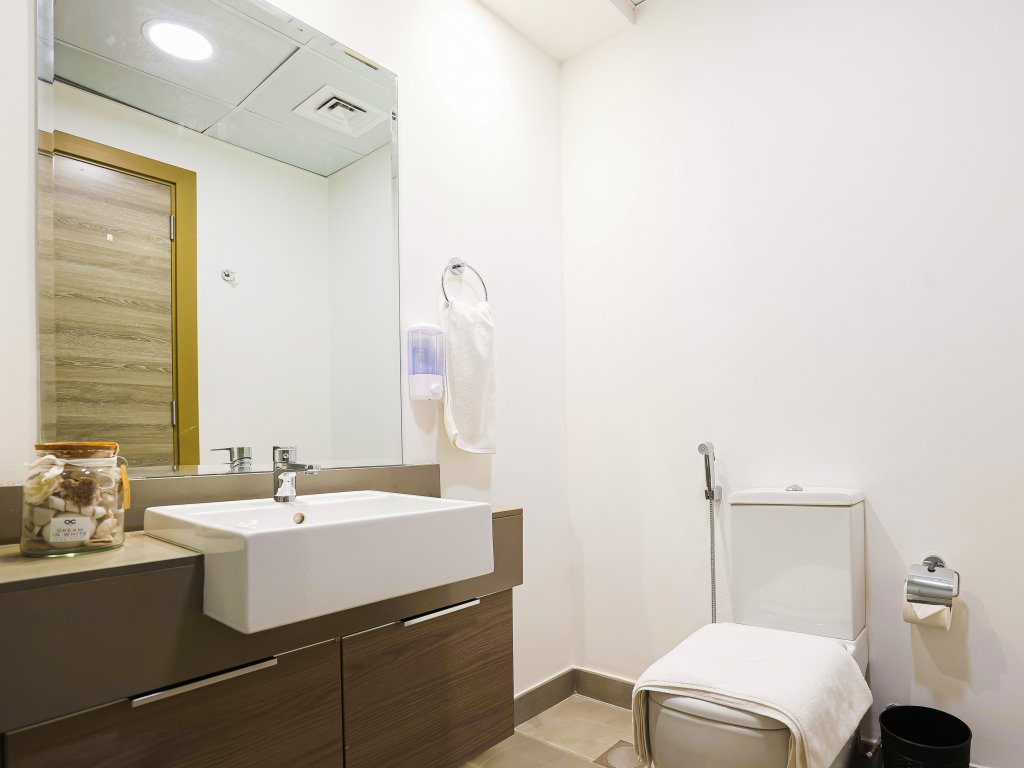 Дубай: Elite LUX Holiday Homes - Bloom Studio | Luxury Meets Leisure in JVC Dubai