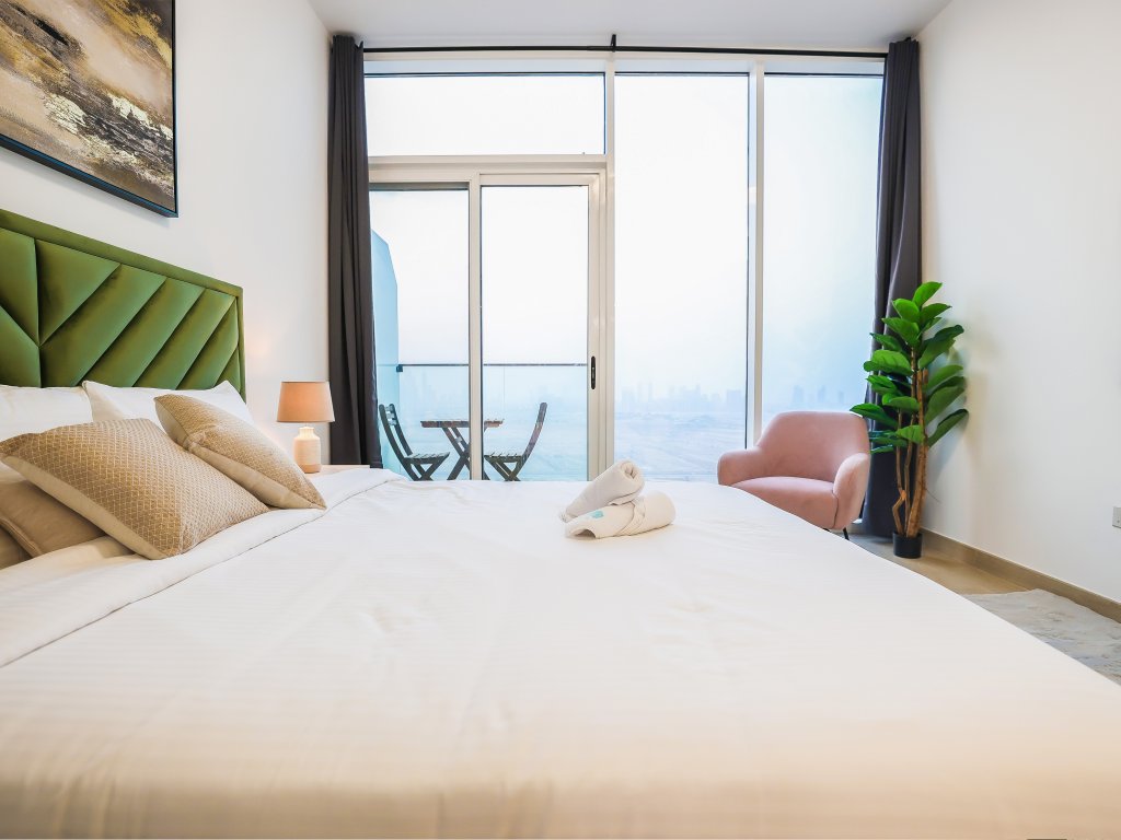 Дубай: Elite LUX Holiday Homes - Bloom Studio | Luxury Meets Leisure in JVC Dubai