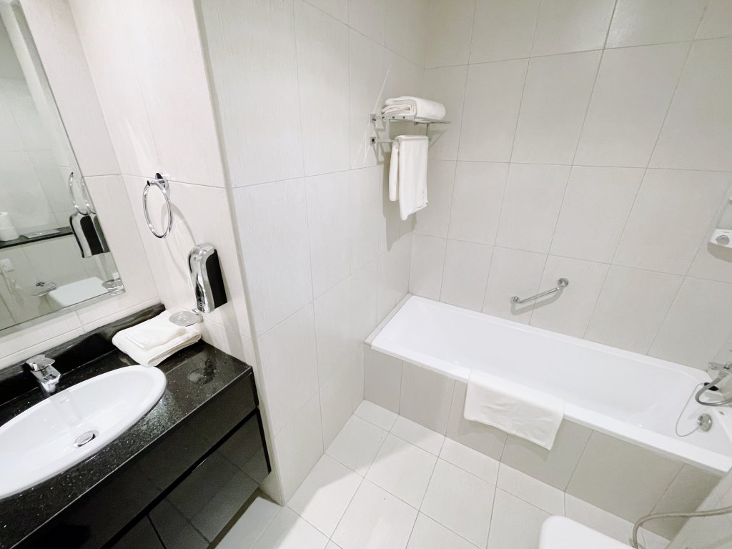 Дубай: Elite LUX Holiday Homes - Elegantly Furnished Studio in JVC Dubai