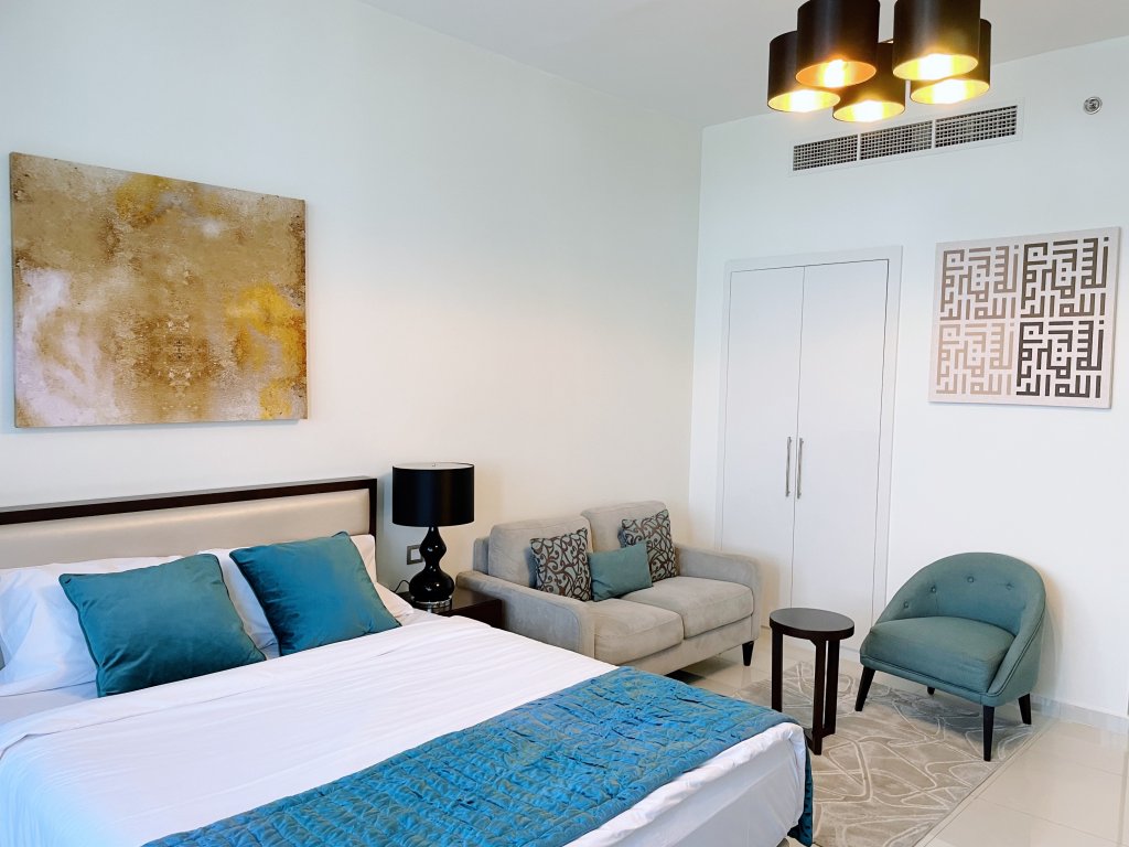 Дубай: Elite LUX Holiday Homes - Elegantly Furnished Studio in JVC Dubai