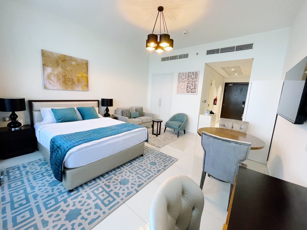 Дубай: Elite LUX Holiday Homes - Elegantly Furnished Studio in JVC Dubai