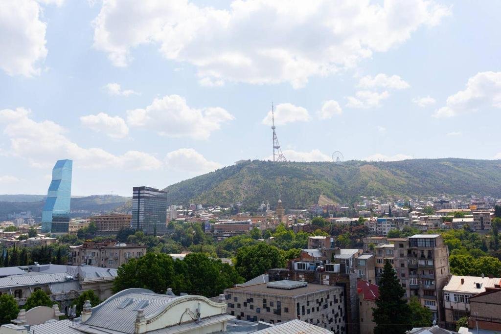 Тбилиси: Wehost Panoramic Views on Marjanishvili Avenue
