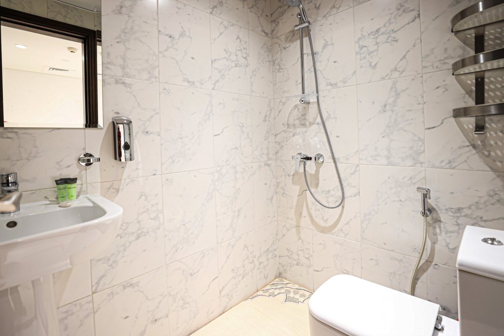 Дубай: Elite LUX Holiday Homes - Ultra Stylish 2BR | Thriving Community in Production City Dubai
