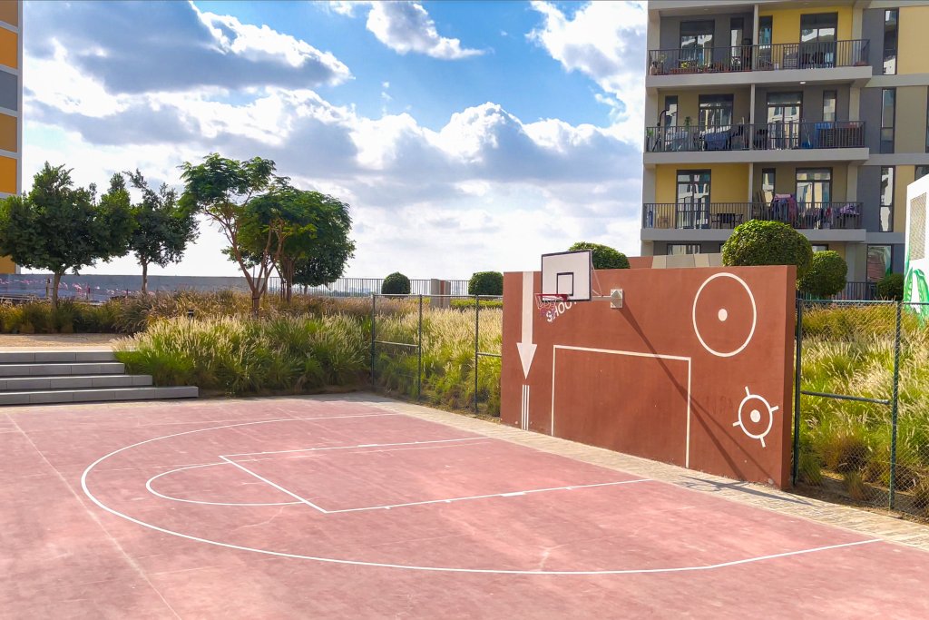 Дубай: Elite LUX Holiday Homes - Ultra Stylish 2BR | Thriving Community in Production City Dubai