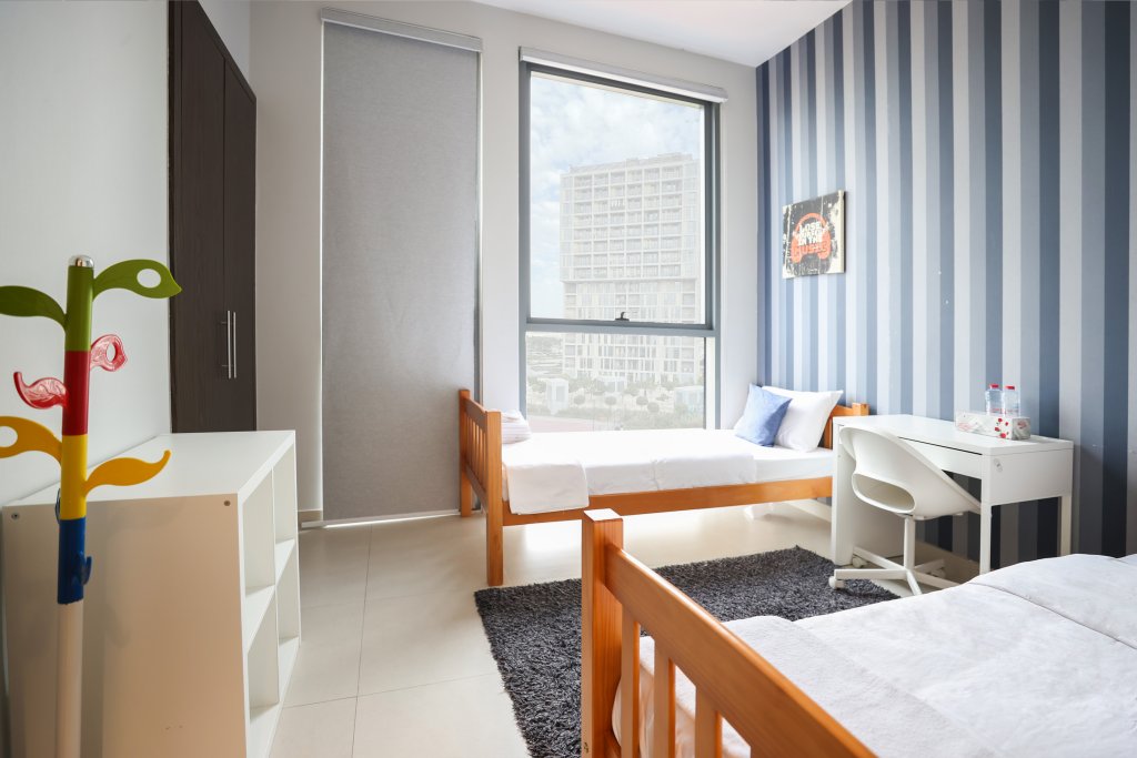 Дубай: Elite LUX Holiday Homes - Ultra Stylish 2BR | Thriving Community in Production City Dubai