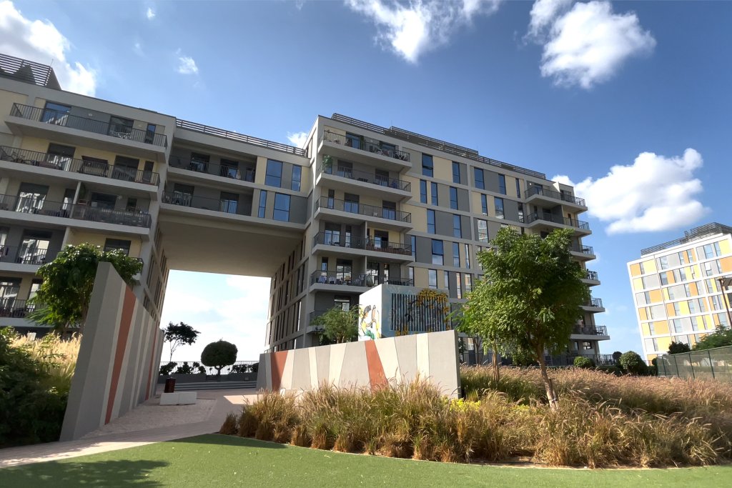 Дубай: Elite LUX Holiday Homes - Ultra Stylish 2BR | Thriving Community in Production City Dubai