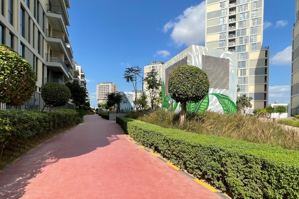 Дубай: Elite LUX Holiday Homes - Ultra Stylish 2BR | Thriving Community in Production City Dubai