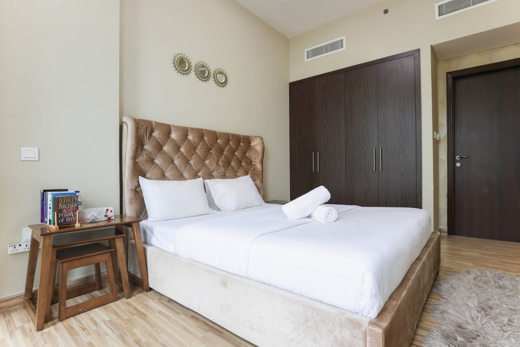 Дубай: Elite LUX Holiday Homes - Ultra Stylish 2BR | Thriving Community in Production City Dubai