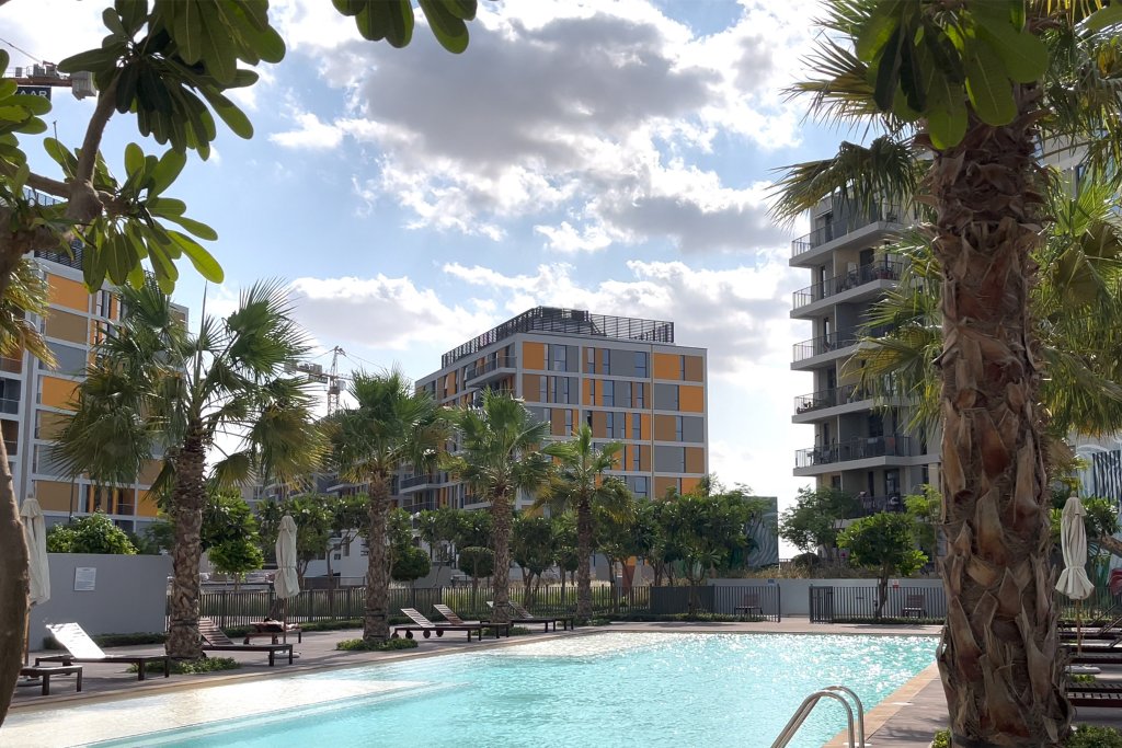 Дубай: Elite LUX Holiday Homes - Ultra Stylish 2BR | Thriving Community in Production City Dubai