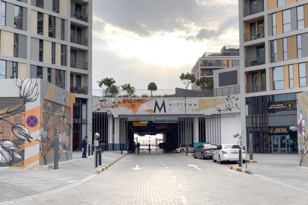 Дубай: Elite LUX Holiday Homes - Ultra Stylish 2BR | Thriving Community in Production City Dubai