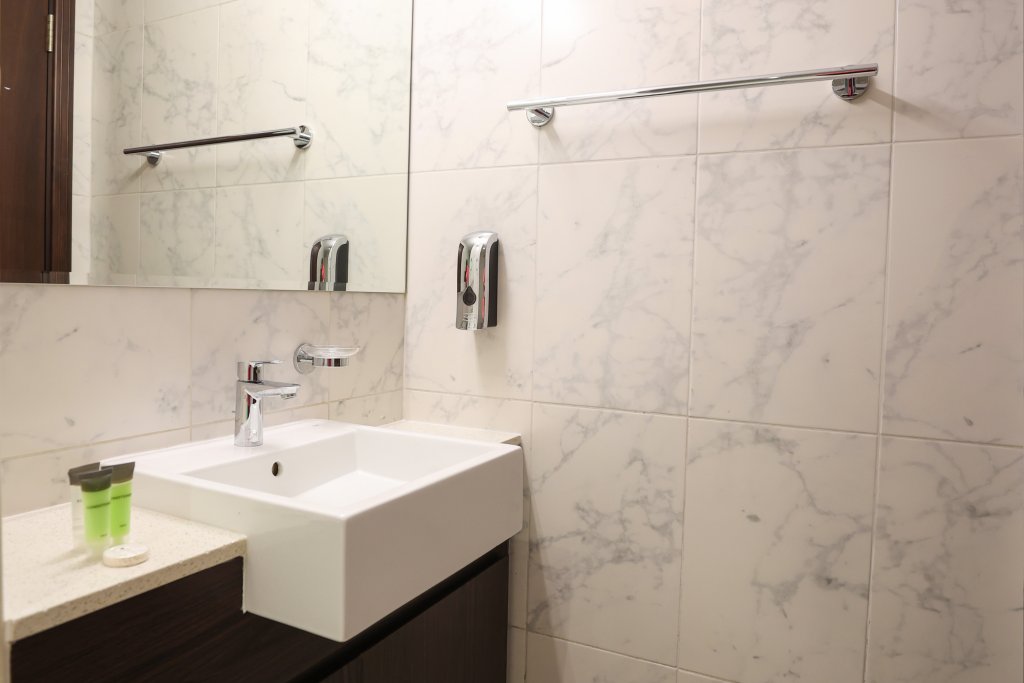 Дубай: Elite LUX Holiday Homes - Ultra Stylish 2BR | Thriving Community in Production City Dubai