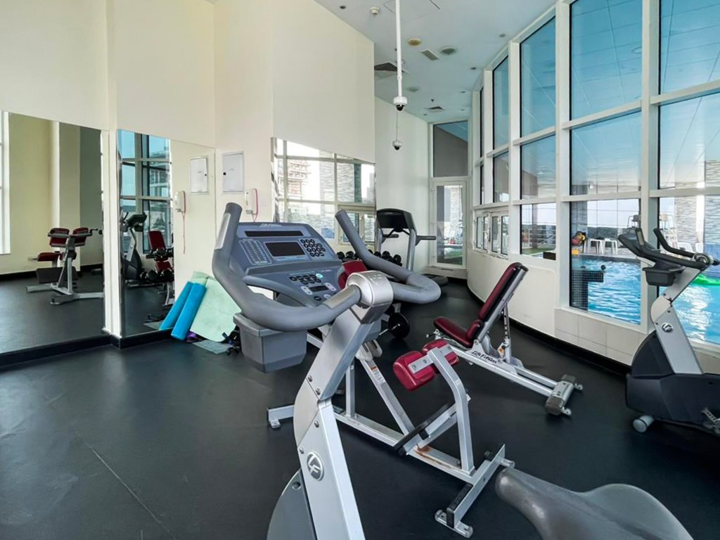 Дубай: Elite LUX Holiday Homes - Modern Stylish 1BDR Apt with Lake & City Views in JLT