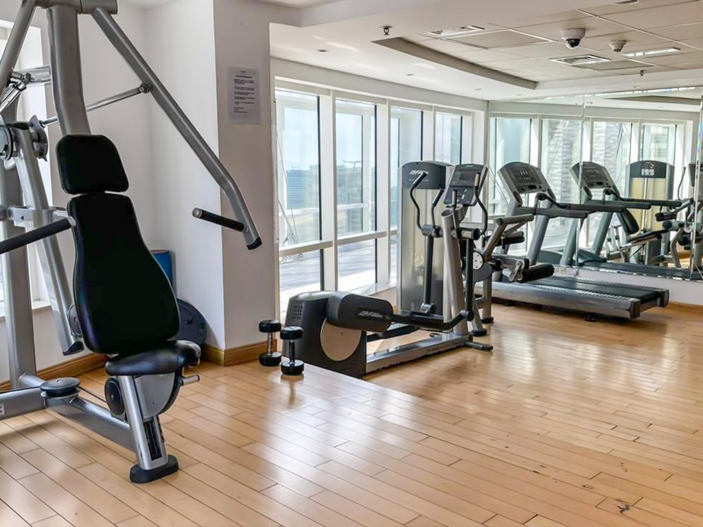 Дубай: Elite LUX Holiday Homes - Modern Stylish 1BDR Apt with Lake & City Views in JLT