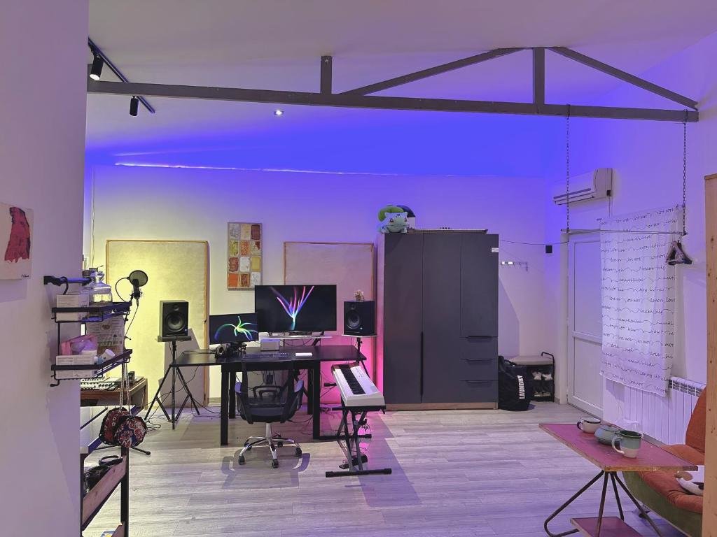 Ереван: Arts Studio next to Heart of Yerevan